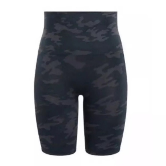 NEW SPANX Women’s Lamn High Waisted Bike Short 8” Black Camo Size L/XL 50180R - Picture 3 of 13